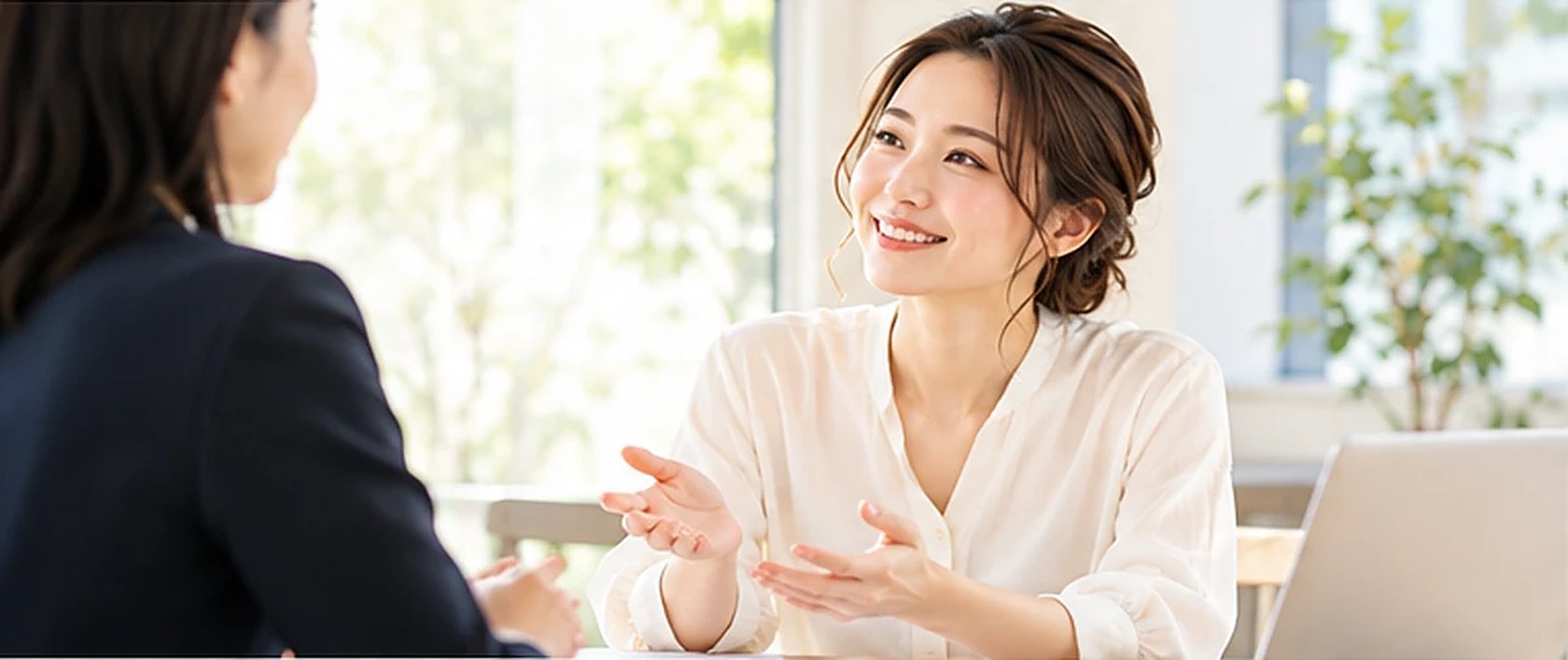 笑顔で相談に応じるFP 伊藤ふみか